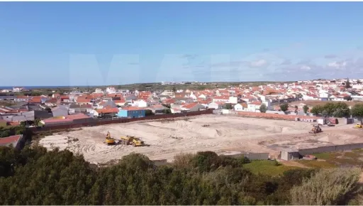 Lote com projeto incluído próximo da praia do Baleal
