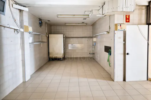 Um espaço. Diferentes caminhos. | 123 M² NO CENTRO DA BENEDITA