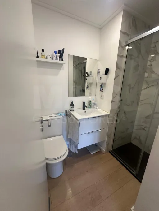 Apartamento T3 totalmente remodelado na Póvoa de Santa Iria com vista rio
