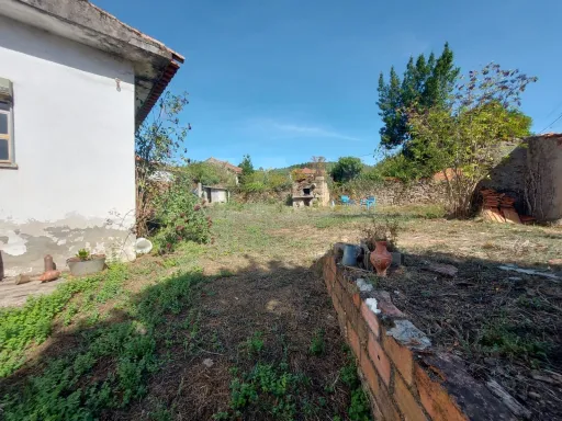 Moradia T3 com terreno em Lourosa, Oliveira do Hospital.