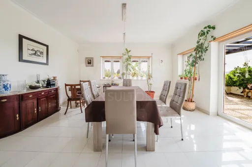 Quinta T4 C/ Garagem e mais de 13.000 m² terreno em Carvalhal, Bombarral