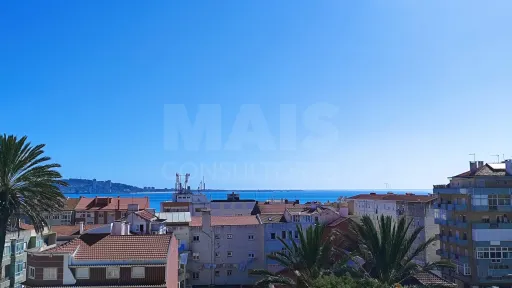 T1 + 1 Dafundo Remodelado Vista Rio e Terraço