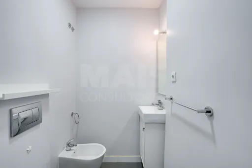 T2 Renovado com Vista Rio | Av. Mouzinho de Albuquerque