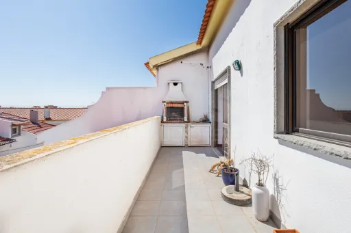 3 bedroom apartment in gated community 5 minutes from the beach