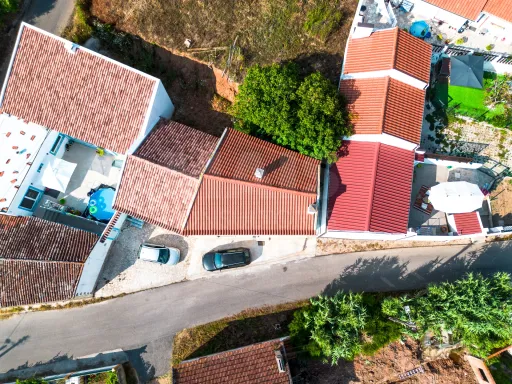 Moradia T2 de Dois Pisos | Laranjeira, Alvorninha