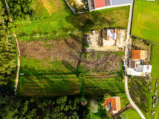 Terreno para construção de 2 Moradias