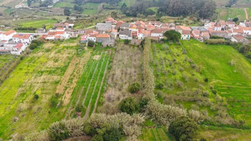 Terreno no centro da Usseira