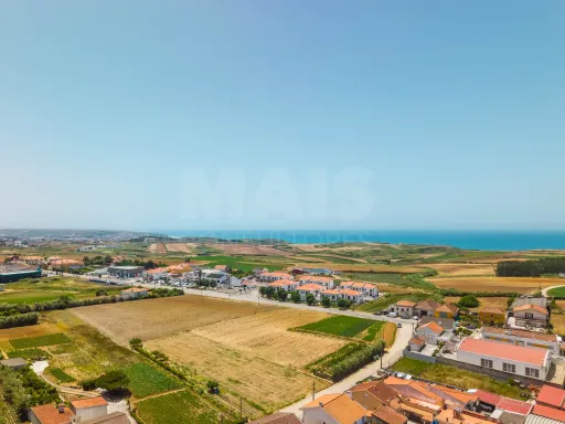 Exclusiva Moradia T4 Moderna com Conforto e Elegância Perto das Praias de Peniche