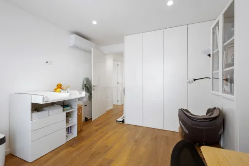 Apartamento T3 semi-novo vista mar com garagem