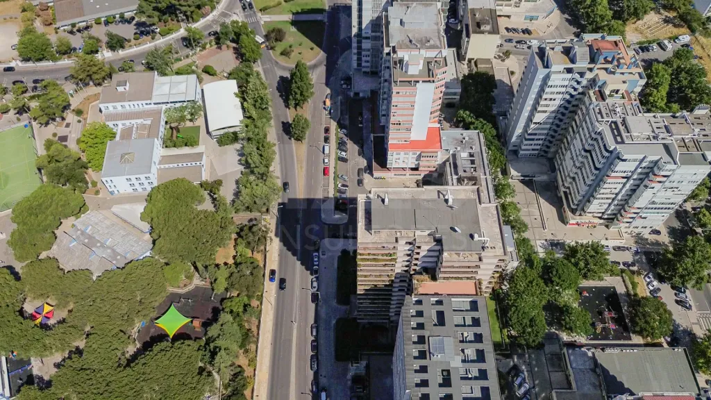 Oportunidade T4 Varandas, Estacionamento e Arrecadação no Restelo
