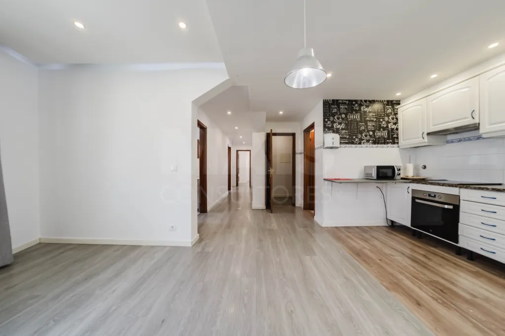 Apartamento T3 c/ terraço privado