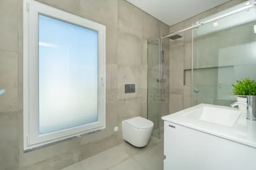 Moradia T3 contemporânea com piscina privada no Porto Alto