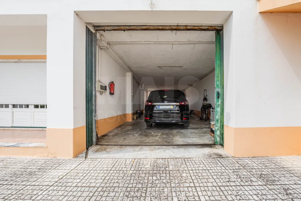 Moradia T5 com 2 Anexos em Terreno com mais de 1.400 m²