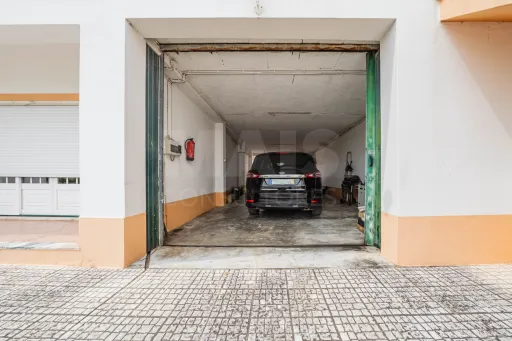Moradia T5 com 2 Anexos em Terreno com mais de 1.400 m²