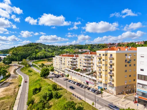 3-bedroom apartment with an elevator and a parking space.