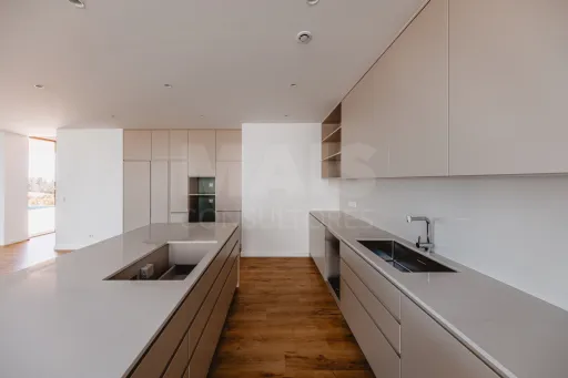 Moradia T5 com Piscina - Vista Golfe e Mar