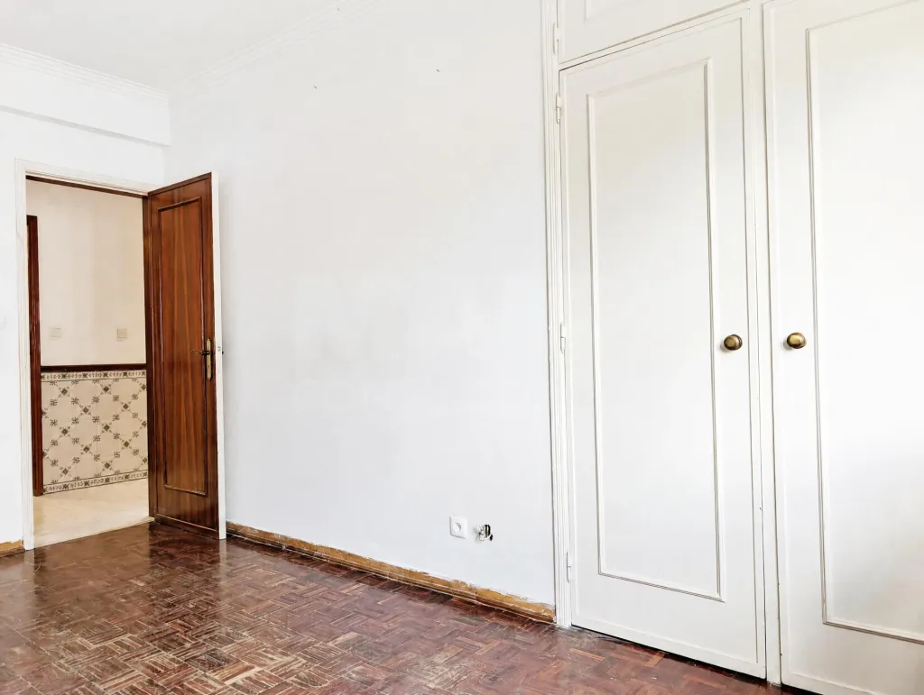 3-Bedroom Apartment in Downtown Carnaxide