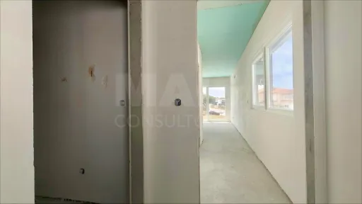 Moradia T4 c/ 1 Master Suite + 2 Suites, Jardim & Parqueamento !