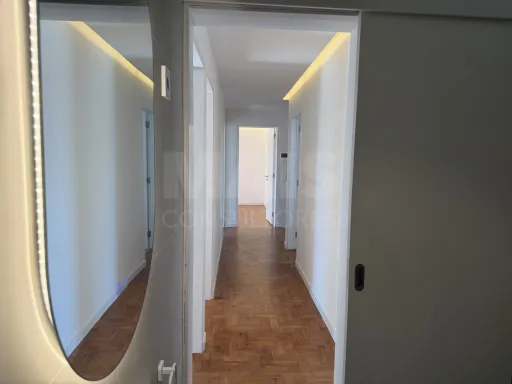 T3 remodelado na Parede: bairro tranquilo, a 10 minutos a pé da praia