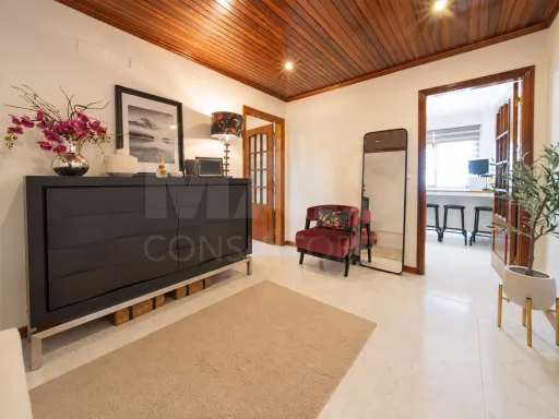 T3 no Carregado com excelentes areas com varanda e parqueamento