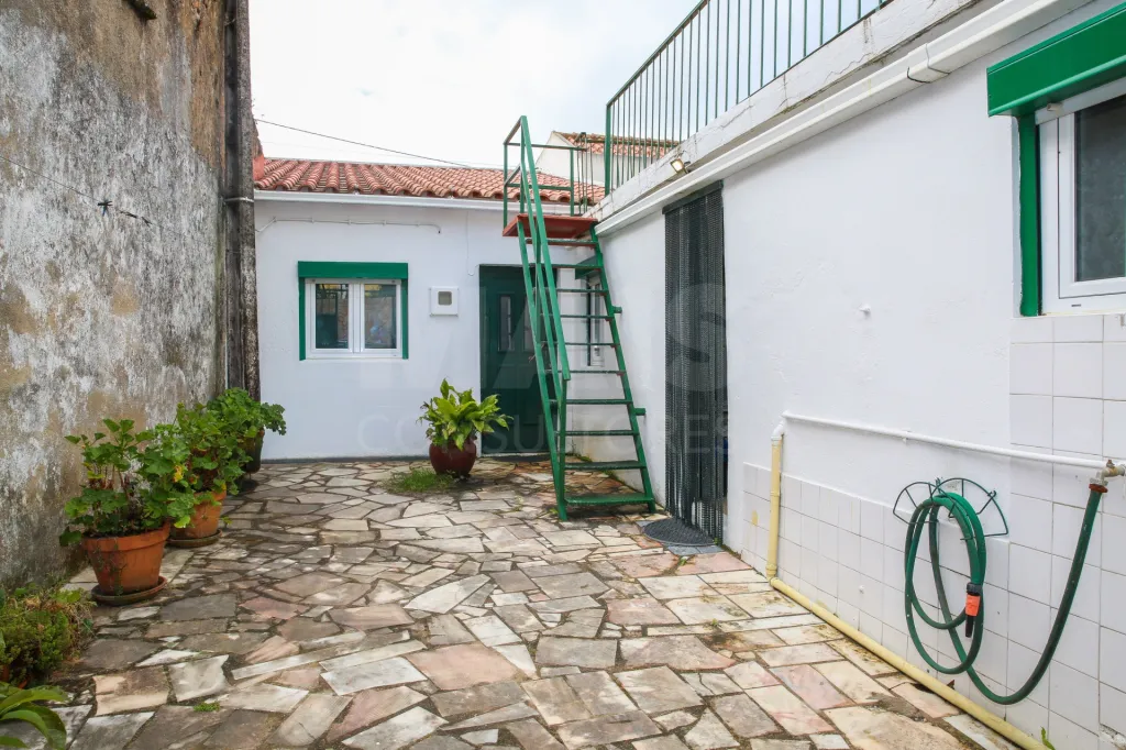 🏡 Moradia T1 com Terraço e Pátio