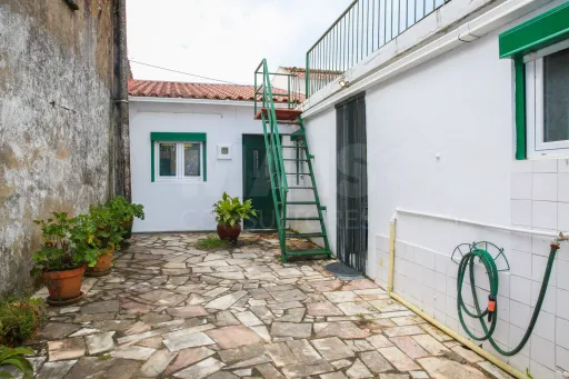 🏡 Moradia T1 com Terraço e Pátio