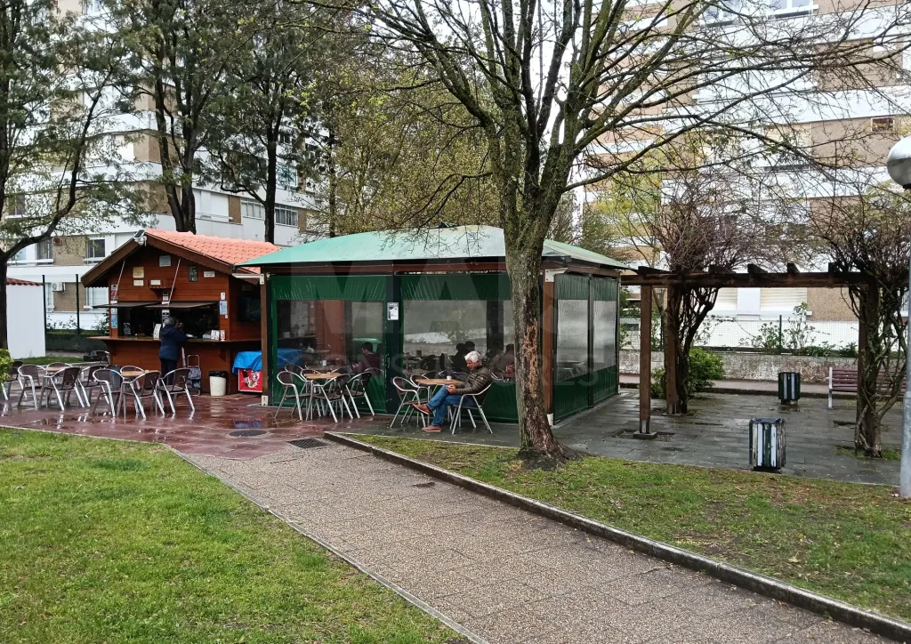 Comércio local no Jardim Almeida Garret e perto do Parque Infantil