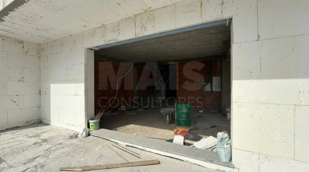 Moradia NOVA T3+1 com piscina e jardim