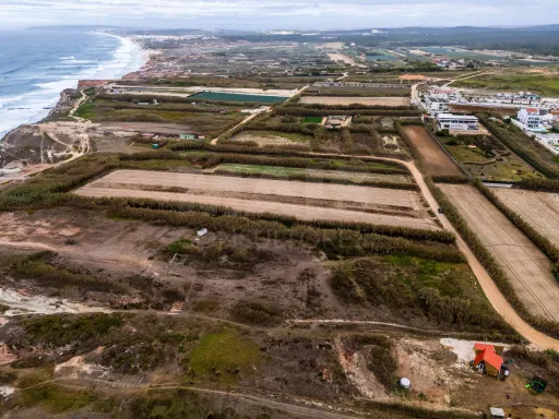 Terreno rústico com 5.600 m², localizado em Ferrel