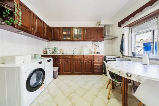 T2 ao nível do R/Chão com garagem fechada