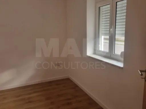 Prédio em propriedade total de r/c e 1º andar, susc. de utilização independente, em  ALFERRAREDE | ABRANTES