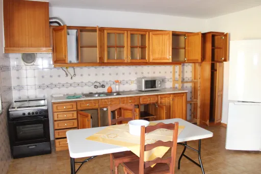 Moradia com 3 Apartamentos Independentes | Ideal AL | Perto da Praia da Areia Branca