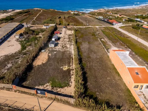 Terreno rústico | 2 acessos | 500m da Praia da Almagreira