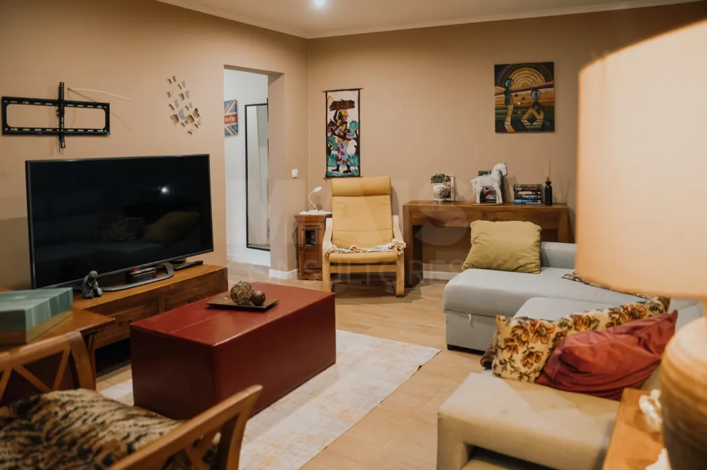 3-Bedroom House with Panoramic Terrace and Mountain Views