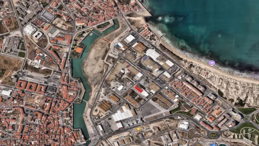 Terreno Urbano 800 m² com Infraestruturas — Zona Industrial de Peniche
