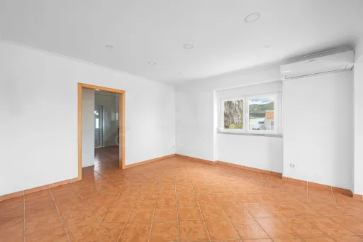Moradia T6 Remodelada com Vista para a Serra de Montejunto
