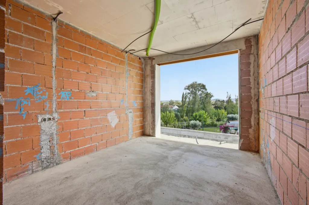 Moradia T4 com piscina em lote de 759m2 em Amoreira Óbidos