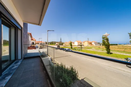 Moradia T3+2 Moderna com Vista Mar e Terraço Panorâmico
