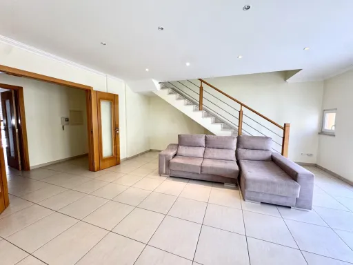 Apartamento T2 com Garagem Box e Terraço com vista mar
