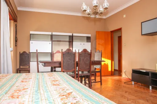 Quintinha com Moradia T2+1, em Sobral de Monte Agraço