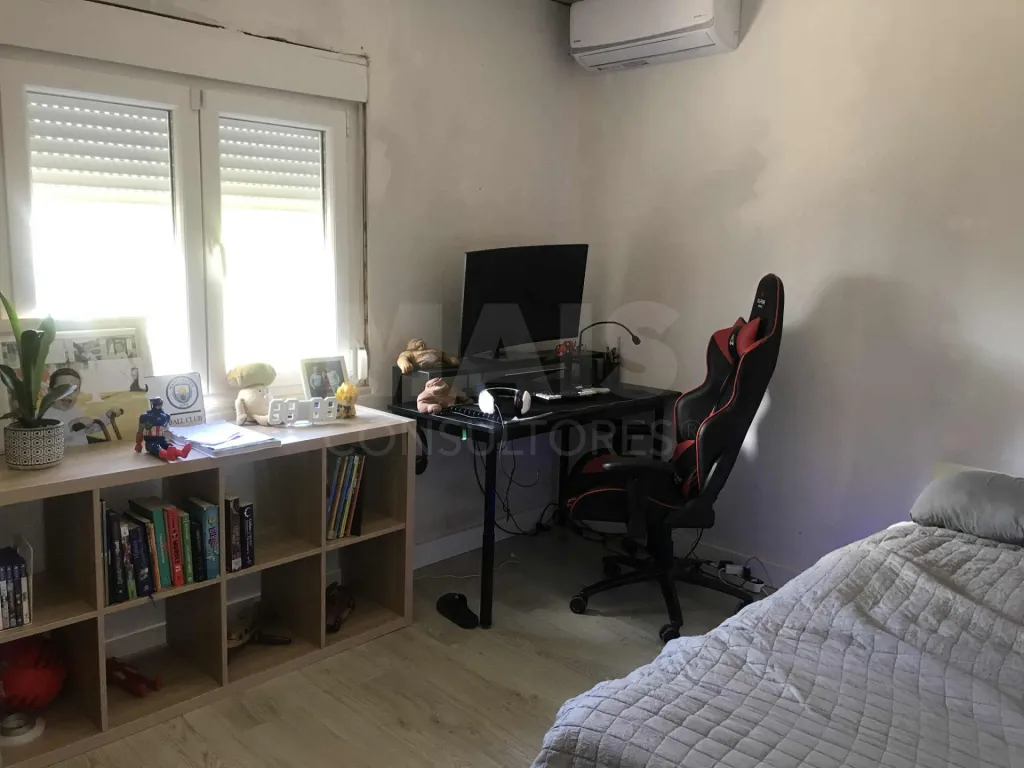 Quinta com moradia T4, piscina e anexos a 35 mint de Lisboa