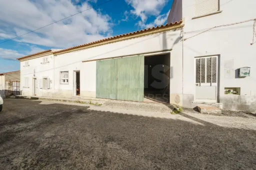 Afetação Moradia T1 com Garagem, Logradouro e Terreno