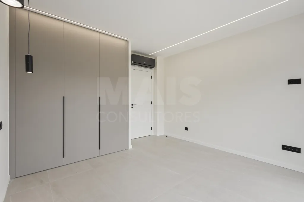 Moradia T3+1 NOVA com piscina em terreno de 2098m2