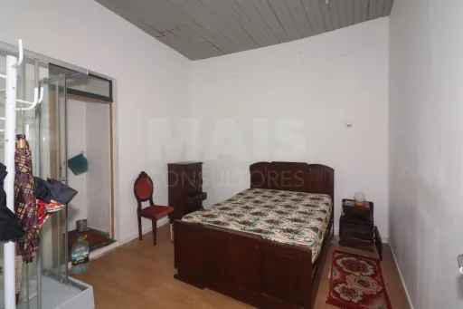 Moradia T3 com Potencial Comercial e Habitacional – Reabilitação em Pocariça / Alenquer