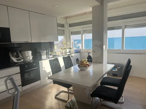 Apartamento T3 totalmente remodelado na Póvoa de Santa Iria com vista rio