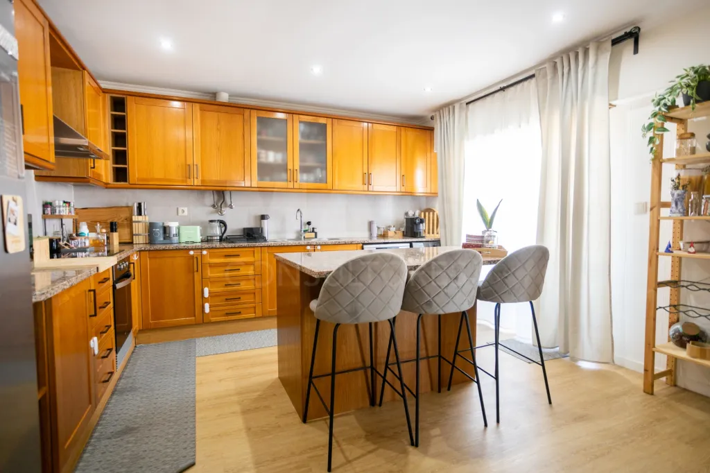 Apartamento T3 com parqueamento em Samora Correia