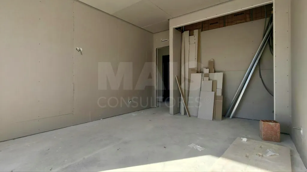 Moradia Térrea T4 com Suite Master, Piscina de Água Salgada, Garagem e Acabamentos Premium !