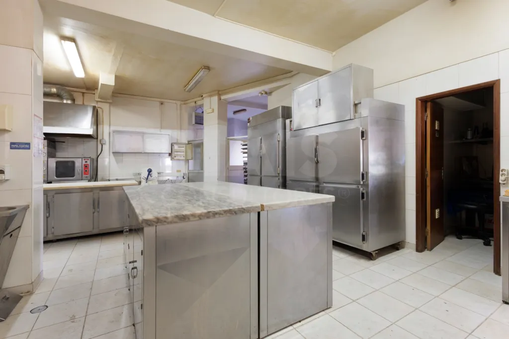 Trespasse de Espaço Comercial/ Pastelaria em Peniche