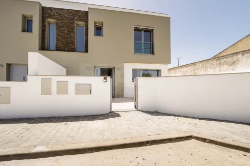 Exclusiva Moradia T4 Moderna com Conforto e Elegância Perto das Praias de Peniche