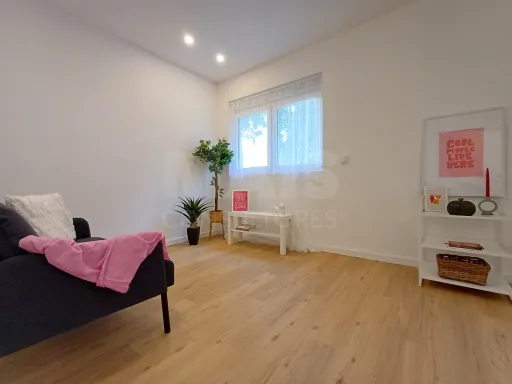 Unique Opportunity - Renovated T2 in Praça São João Batista